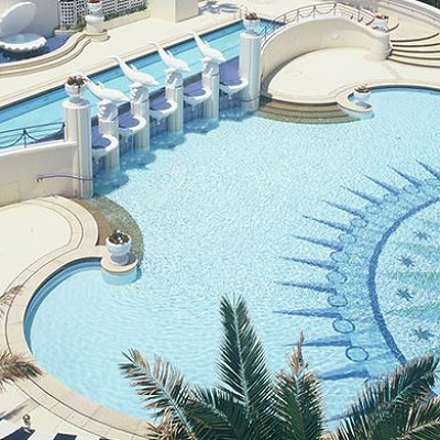 屋外プール「パームガーデン・プール」