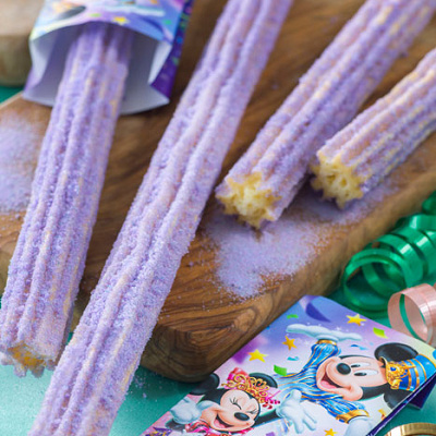 パーク初登場！紫色のコットンキャンディー味のチュロス