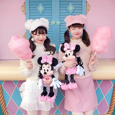 ピンク×ホワイトコーデ