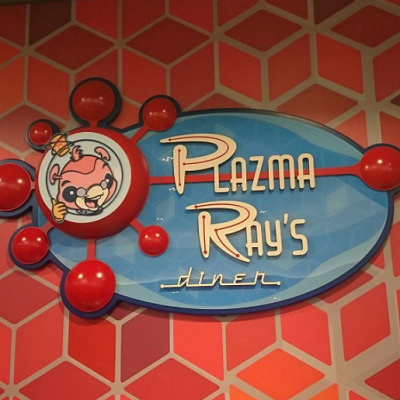 プラズマ・レイズ・ダイナーの看板