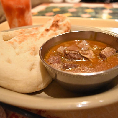 カスバ・フードコートで大人気のビーフカリー