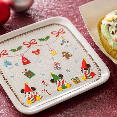 プラリネ＆ピスタチオケーキ（ディズニークリスマス2023）