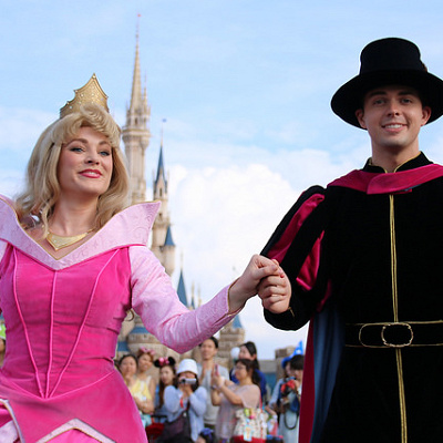 オーロラを呪いから救ったフィリップ王子