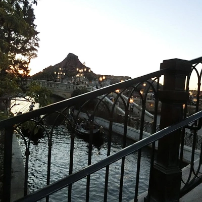 夕方のプロメテウス火山