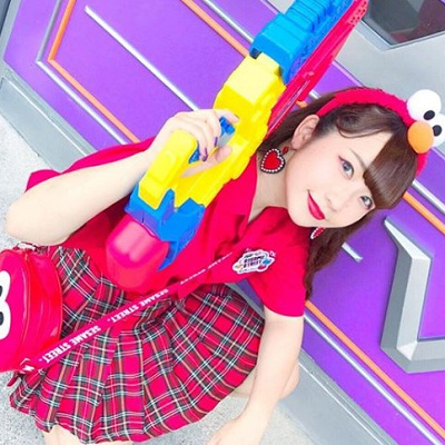 赤リップ×エルモコーデ