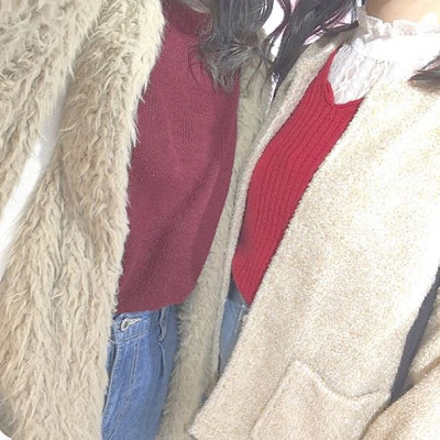 赤×ベージュアウター