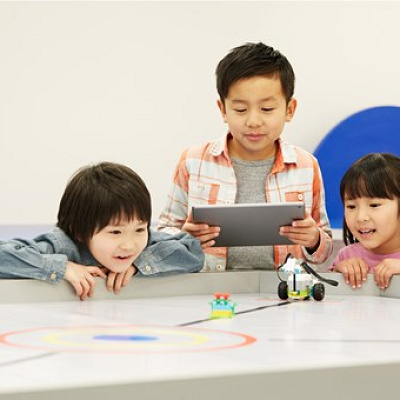 「ロボティック・プレイセンター」