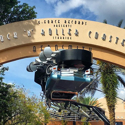 ロックンローラーコースターの入口ゲート