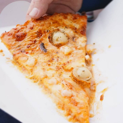 このシーフードピザは、フック船長の大好物とのウワサ