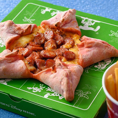 ソーセージとミートソースのピザ