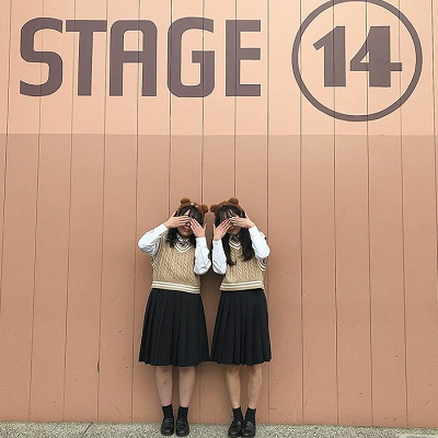 制服とティムカチューシャ