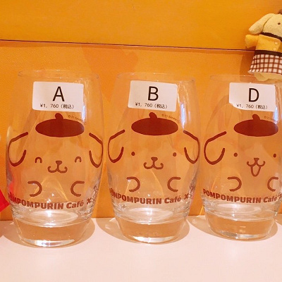 カフェ限定グッズを販売