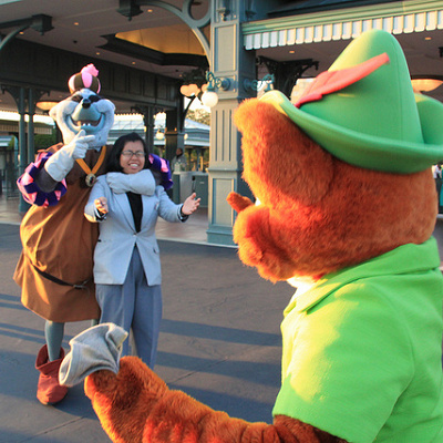 キャストさんを人質に取ってロビン・フッドを捕らえようとするシェリフ