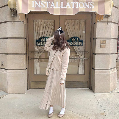 白系コーデにバレエシューズが決め手のスヌーピーコーデ