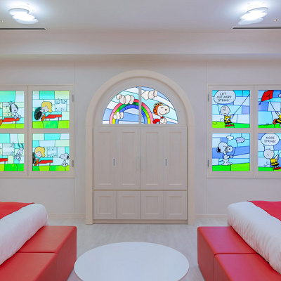 スヌーピーハウスルームのステンドグラス