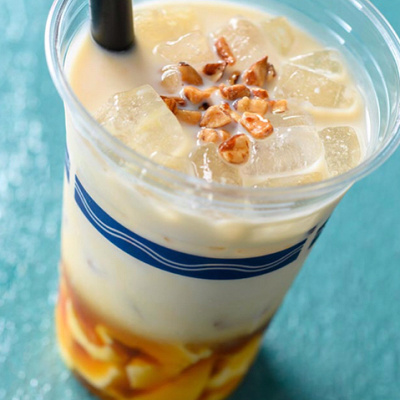 ソイミルクカクテル（クレームブリュレリキュール、ナッツ）：830円