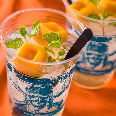 スパークリングカクテル（ラム＆マンゴーシャーベット）