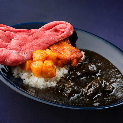 スペシャルビーフカリー、タンドーリチキン添え(辛口)