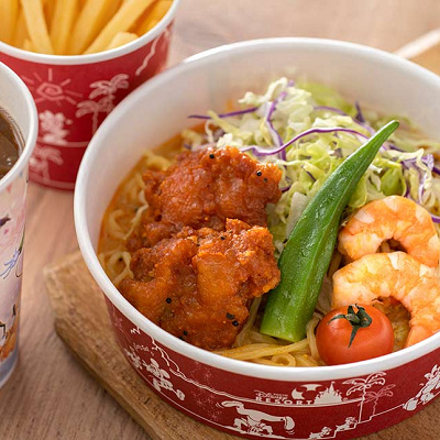 スパイシーチキンとエビのサラダヌードル