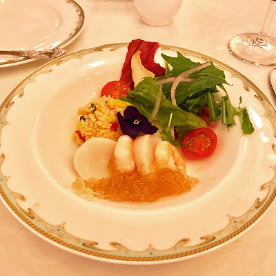 季節によって異なるコース料理を楽しめる、S.S.コロンビア・ダイニングルーム