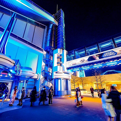 スターツアーズは、東京ディズニーランドのトゥモローランドにある