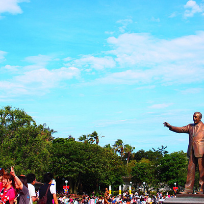 ウォルトとミッキーの仲良しな像