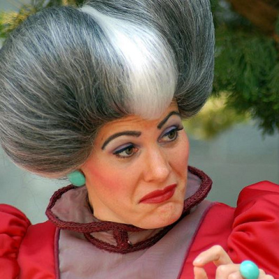 怖い顔をした継母