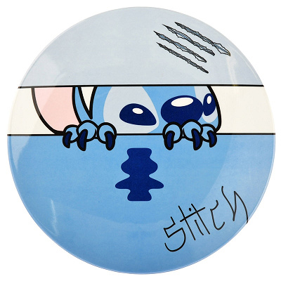 こちらをうかがうスティッチがキュート。