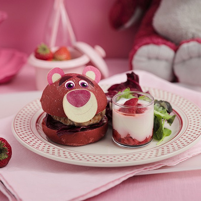 ストロベリー風味のチキンハンバーガー