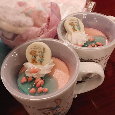 ストロベリームース、スーベニアカップ付き