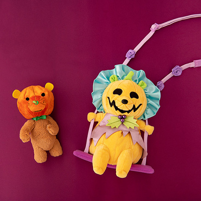 ぬいぐるみバッジ 1,800円／ポシェット 2,300円