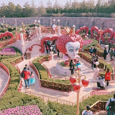 至る所にある置物や仕掛けがおもしろい！ぜひ映画をみてから行こう