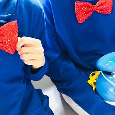 赤の蝶ネクタイがポイント