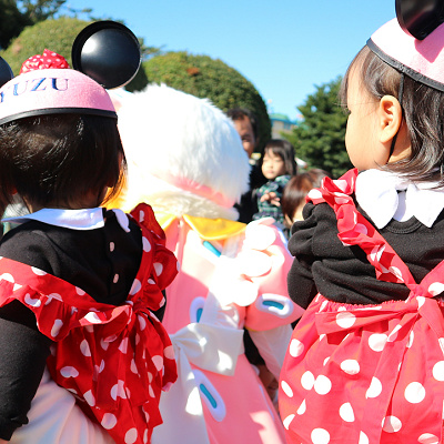 赤いドットのワンピースがポイント♡