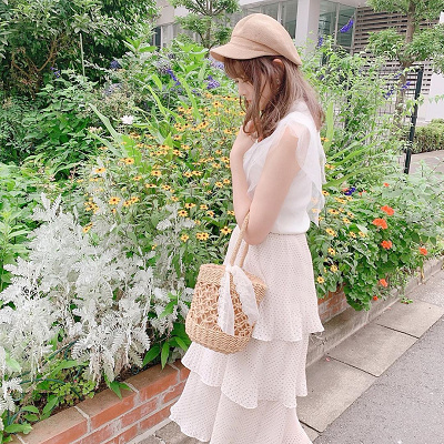 ティアードスカート×シルバーサンダルのコーデ