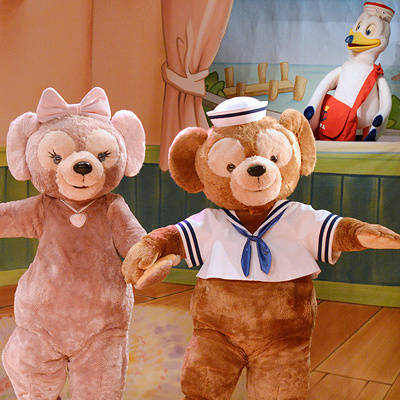 ダッフィーとシェリーメイを見守るティッピー