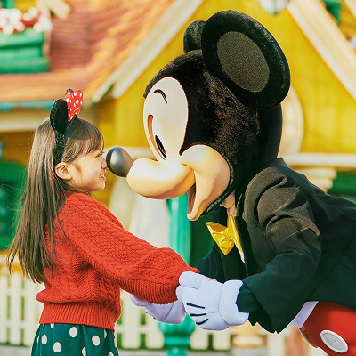 東京ディズニーランド　ミッキーと女の子