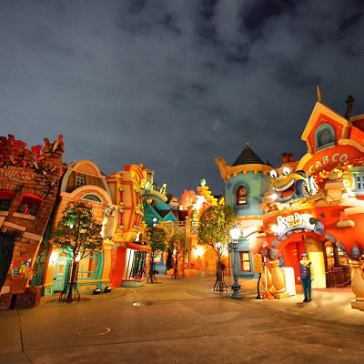 夜のトゥーンタウンもおすすめ