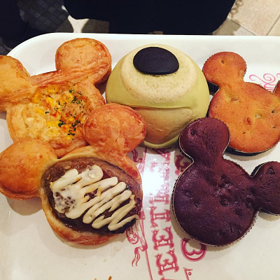 左上がツナ＆コーンデニッシュ、左下がハンバーグデニッシュ