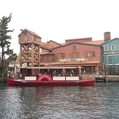 メディテレーニアンハーバーを周遊。ゆったり旅気分