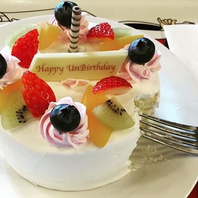アンバースデーケーキ