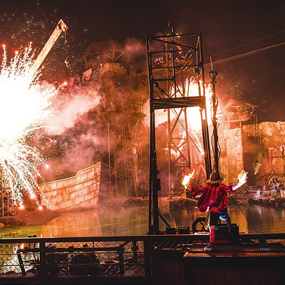 USJワンピースプレミアショー」過去のショー風景／ルフィの攻撃