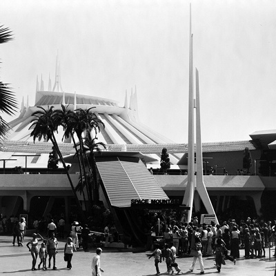 ウォルトは、ディズニーランドにジェットコースターを作りたくなかった