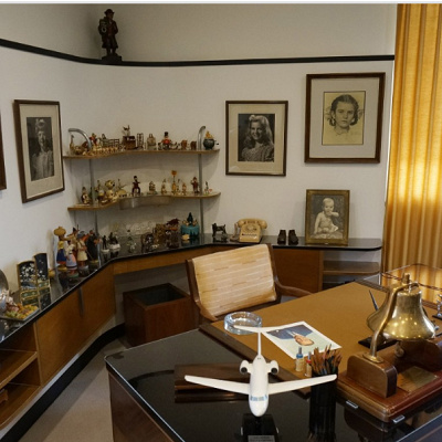 ウォルトディズニーのデスク