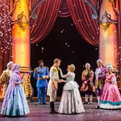 クルーズ船の中でショー鑑賞◎