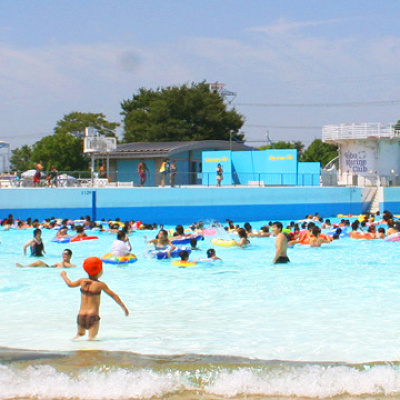 波のでるウェイブプール