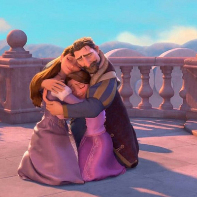 ラプンツェルの両親である国王と王妃の名前はそれぞれ何？