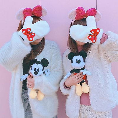 白のアウターがポイント