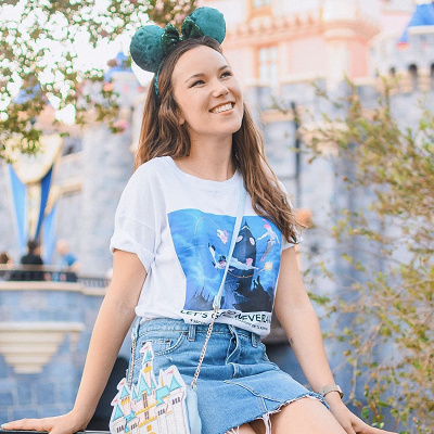 白Tシャツ×デニムスカートコーデ