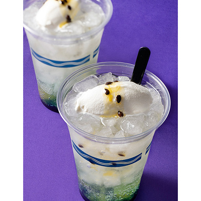 ワインカクテル（カシス＆パッションフルーツ） 680円